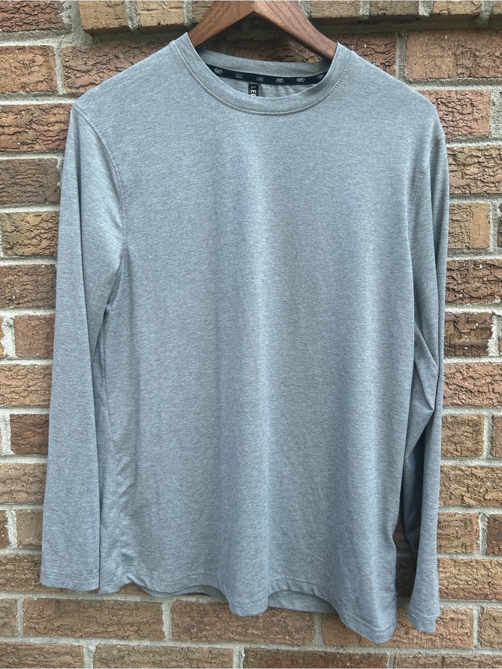 Legend Men's Lightweight Gray Long-Sleeve Crewneck Shirt size medium